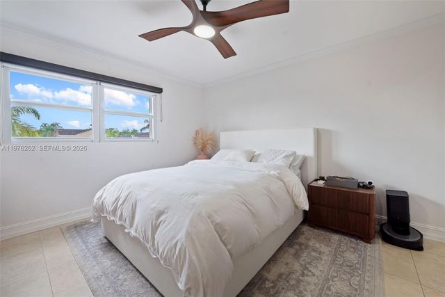 6523 NW 170th Ln, Hialeah, FL 33015