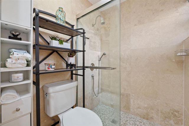 6523 NW 170th Ln, Hialeah, FL 33015