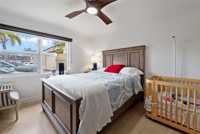 6523 NW 170th Ln, Hialeah, FL 33015