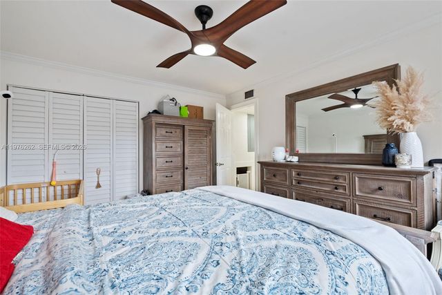 6523 NW 170th Ln, Hialeah, FL 33015