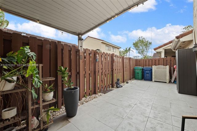 6523 NW 170th Ln, Hialeah, FL 33015