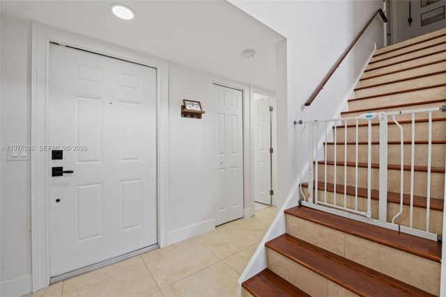 6523 NW 170th Ln, Hialeah, FL 33015