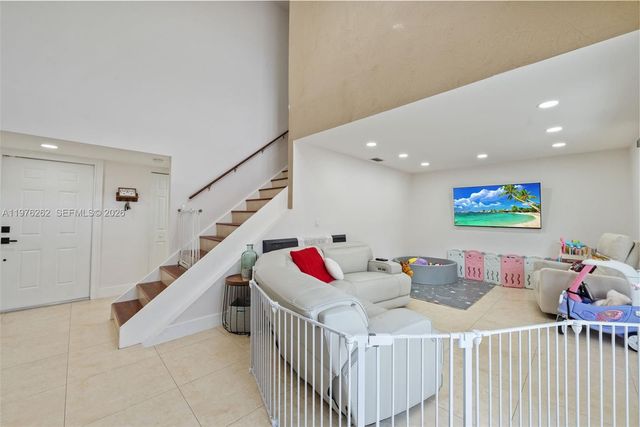 6523 NW 170th Ln, Hialeah, FL 33015