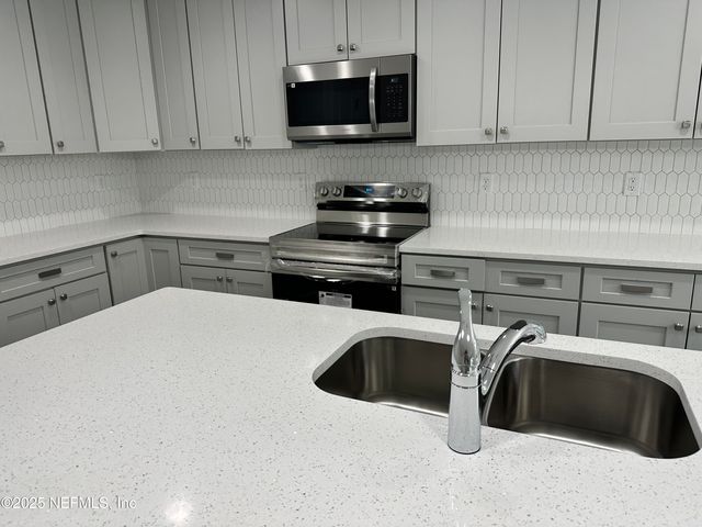 8094 TARLING Avenue, Jacksonville, FL 32219