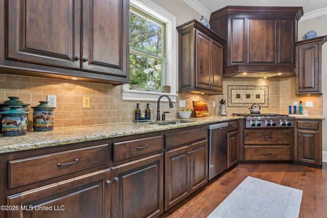 5496 Chalone Place, Ocean Springs, MS 39564