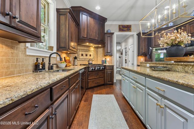 5496 Chalone Place, Ocean Springs, MS 39564