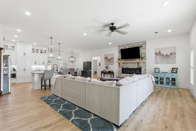 18 Ules Watson Drive, Greenbrier, AR 72058