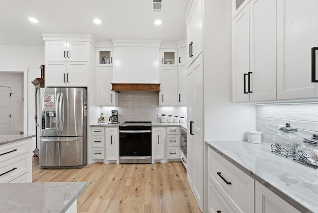 18 Ules Watson Drive, Greenbrier, AR 72058