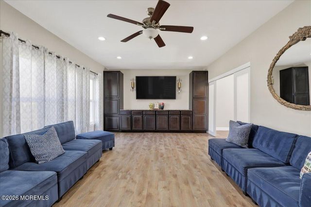 33 Ashford Road, Jackson, NJ 08527