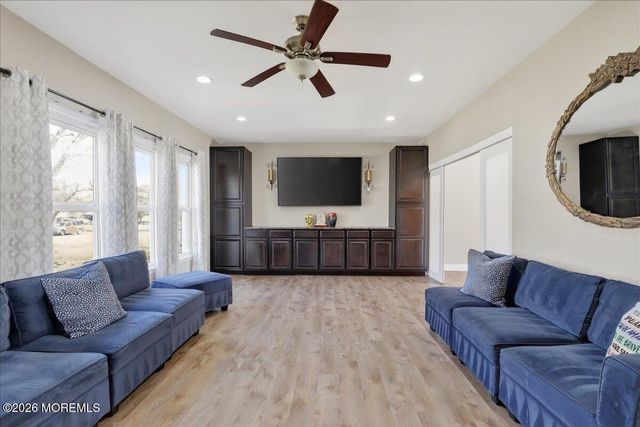 33 Ashford Road, Jackson, NJ 08527