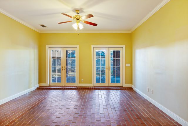 3065 Oak Creek Drive, Paris, TX 75462