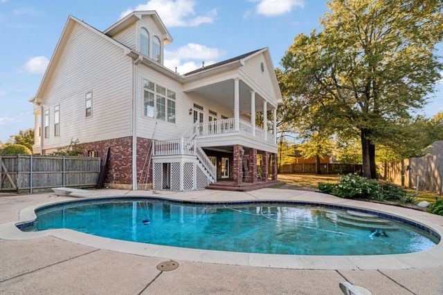 3065 Oak Creek Drive, Paris, TX 75462