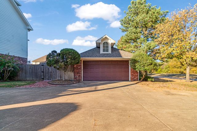3065 Oak Creek Drive, Paris, TX 75462