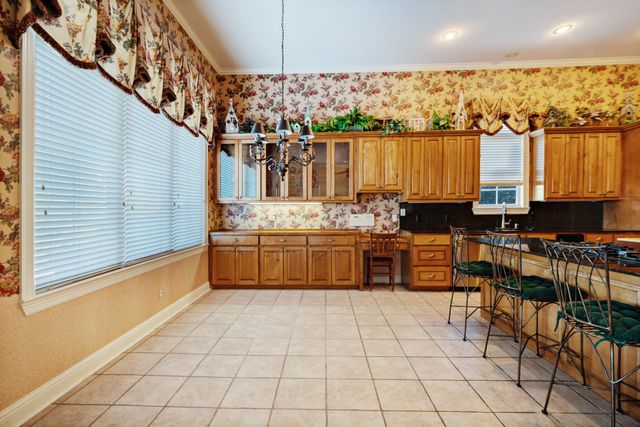 3065 Oak Creek Drive, Paris, TX 75462