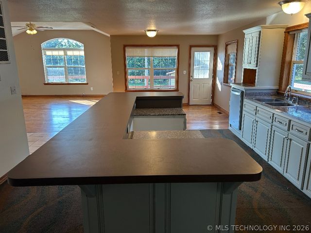 30245 S 210th Road, Henryetta, OK 74437