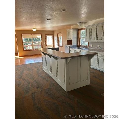 30245 S 210th Road, Henryetta, OK 74437