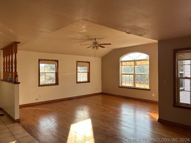 30245 S 210th Road, Henryetta, OK 74437