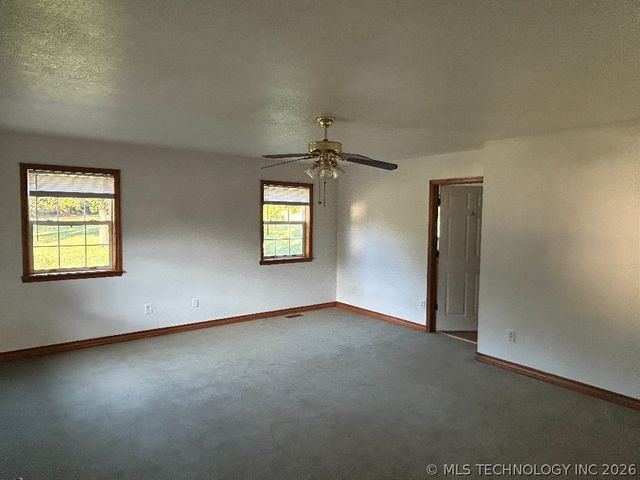 30245 S 210th Road, Henryetta, OK 74437