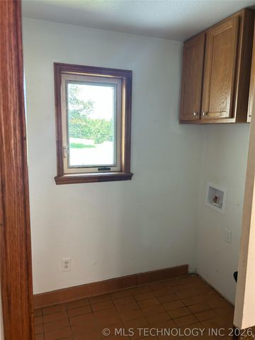 30245 S 210th Road, Henryetta, OK 74437