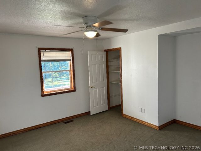 30245 S 210th Road, Henryetta, OK 74437