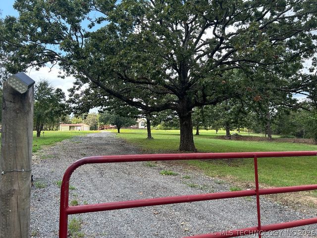 30245 S 210th Road, Henryetta, OK 74437
