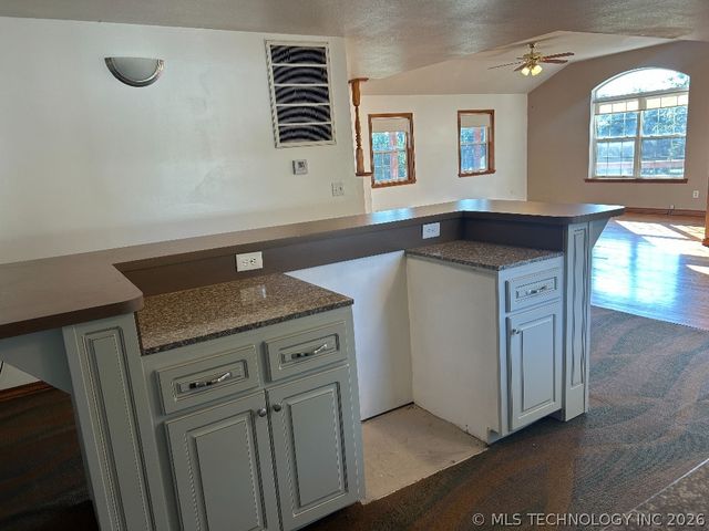 30245 S 210th Road, Henryetta, OK 74437