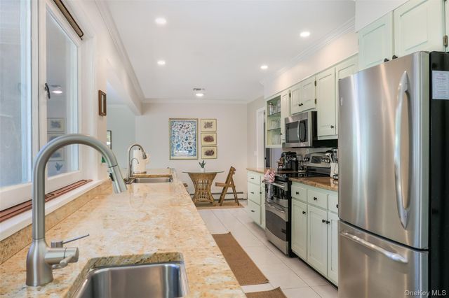 47 Oak Road, East Patchogue, NY 11772