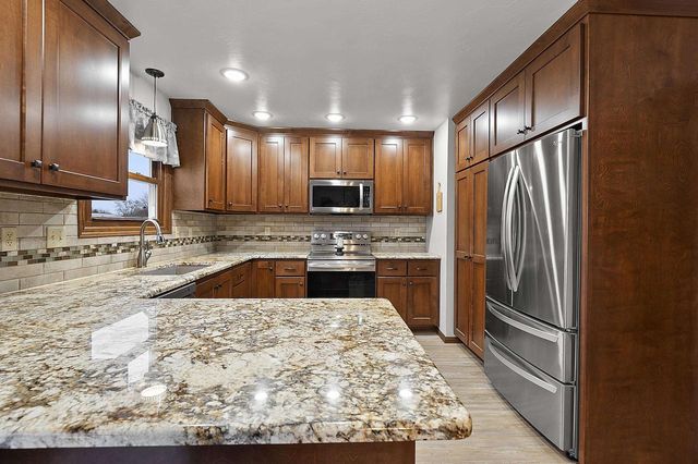 553 GWYNN STREET, Green Bay, WI 54301