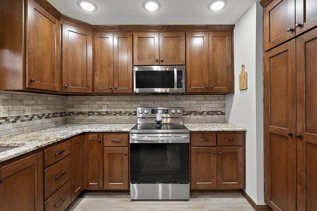 553 GWYNN STREET, Green Bay, WI 54301