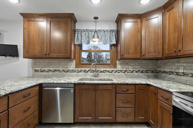 553 GWYNN STREET, Green Bay, WI 54301