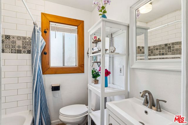 109 W Aeroplane Boulevard, Big Bear City, CA 92314