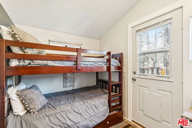 109 W Aeroplane Boulevard, Big Bear City, CA 92314