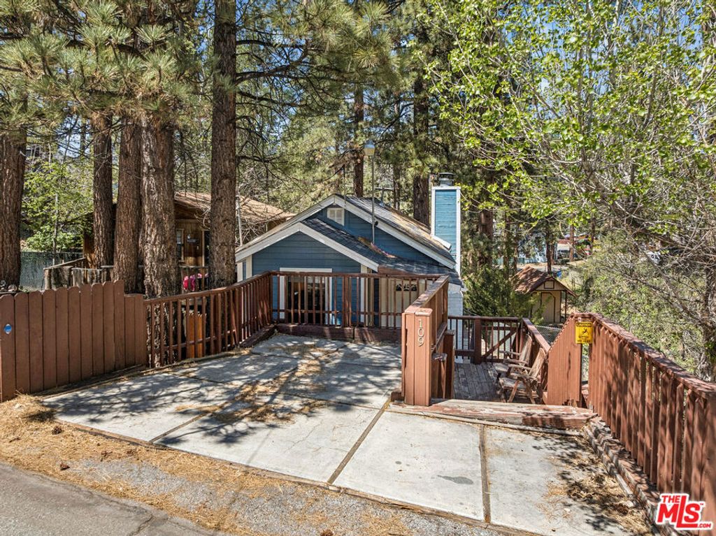109 W Aeroplane Boulevard, Big Bear City, CA 92314