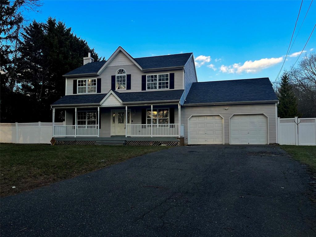 283 Blue Point Road, Farmingville, NY 11738