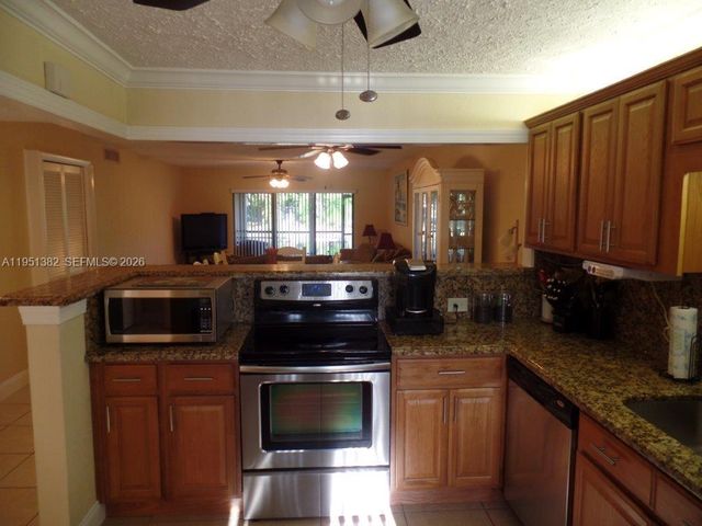 280 Racquet Club Road 102, Weston, FL 33326