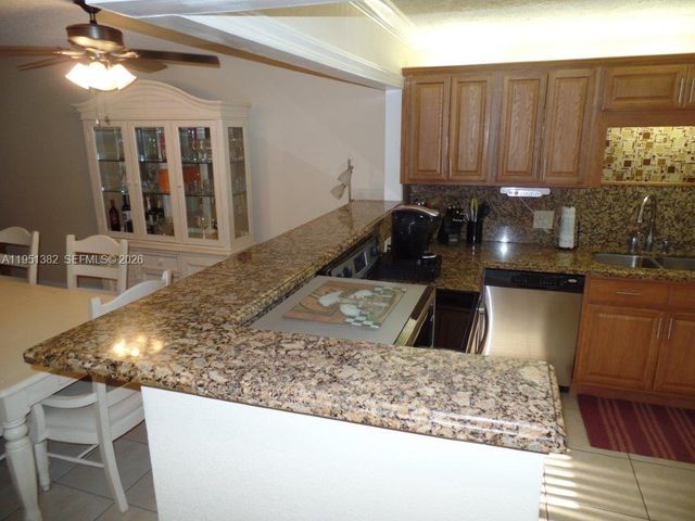 280 Racquet Club Road 102, Weston, FL 33326