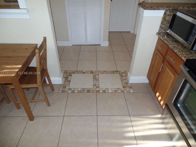 280 Racquet Club Road 102, Weston, FL 33326