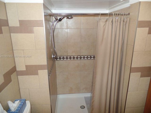 280 Racquet Club Road 102, Weston, FL 33326