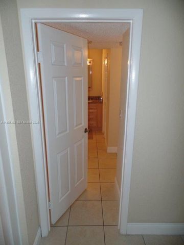 280 Racquet Club Road 102, Weston, FL 33326