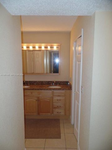 280 Racquet Club Road 102, Weston, FL 33326