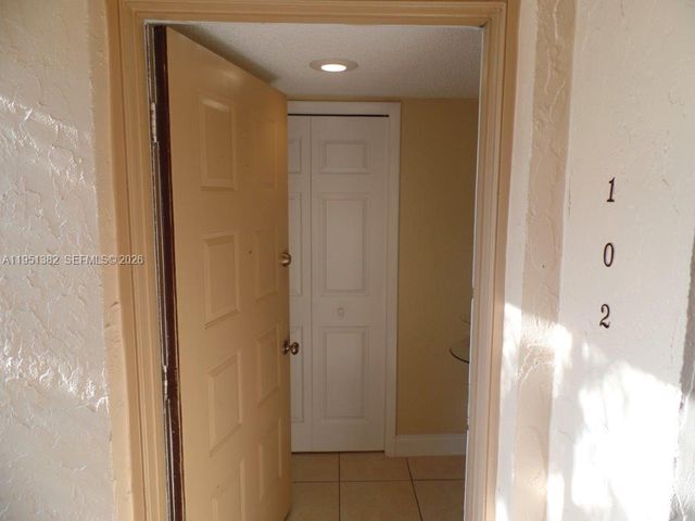 280 Racquet Club Road 102, Weston, FL 33326