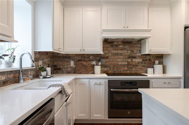 5002 NW 66th Terrace, Kansas City, MO 64151