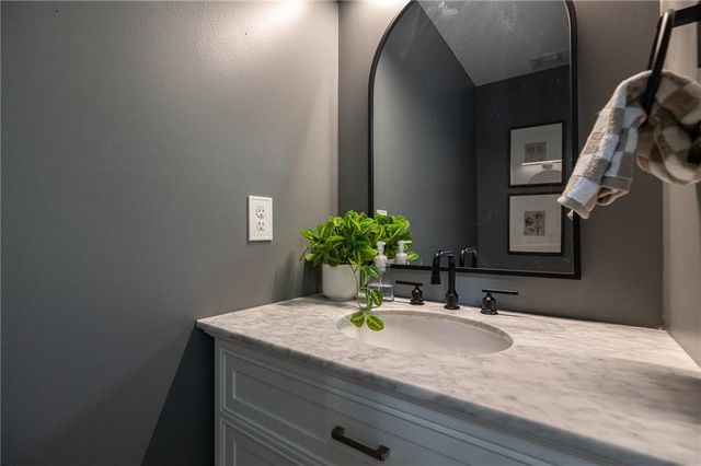 5002 NW 66th Terrace, Kansas City, MO 64151