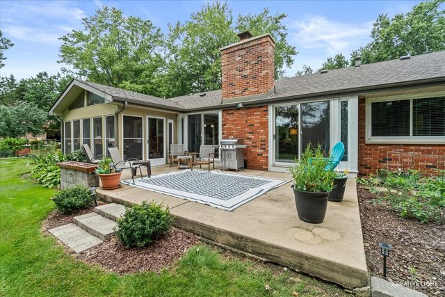 120 Riverview Court, Oswego, IL 60543