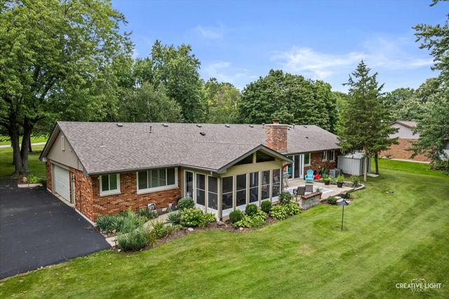 120 Riverview Court, Oswego, IL 60543