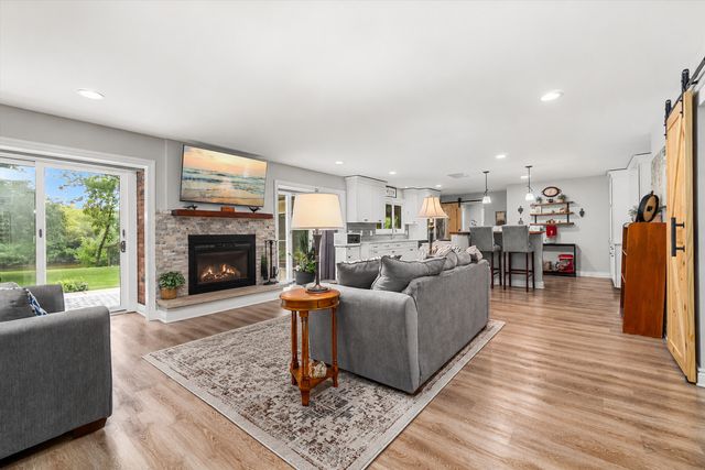 120 Riverview Court, Oswego, IL 60543