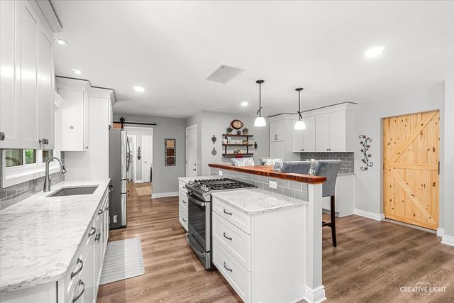 120 Riverview Court, Oswego, IL 60543