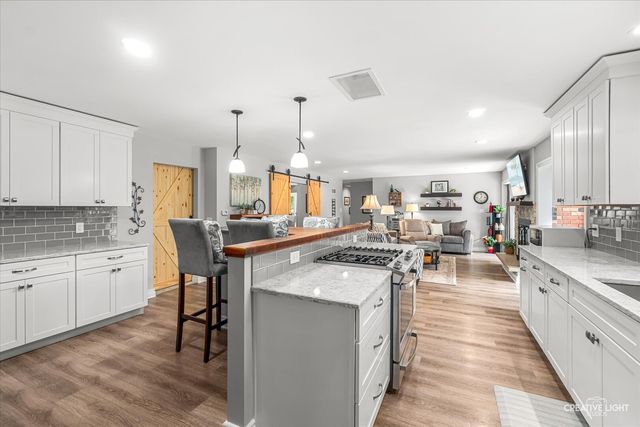 120 Riverview Court, Oswego, IL 60543