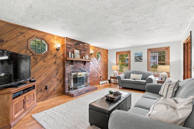 4 Blueberry Lane, Norfolk, MA 02056