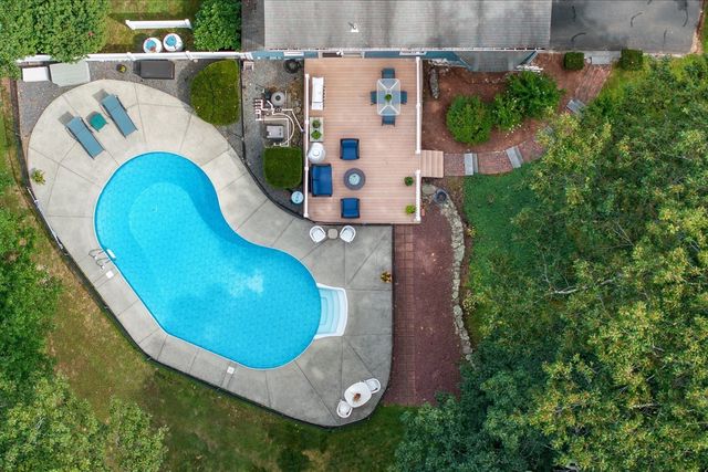 4 Blueberry Lane, Norfolk, MA 02056